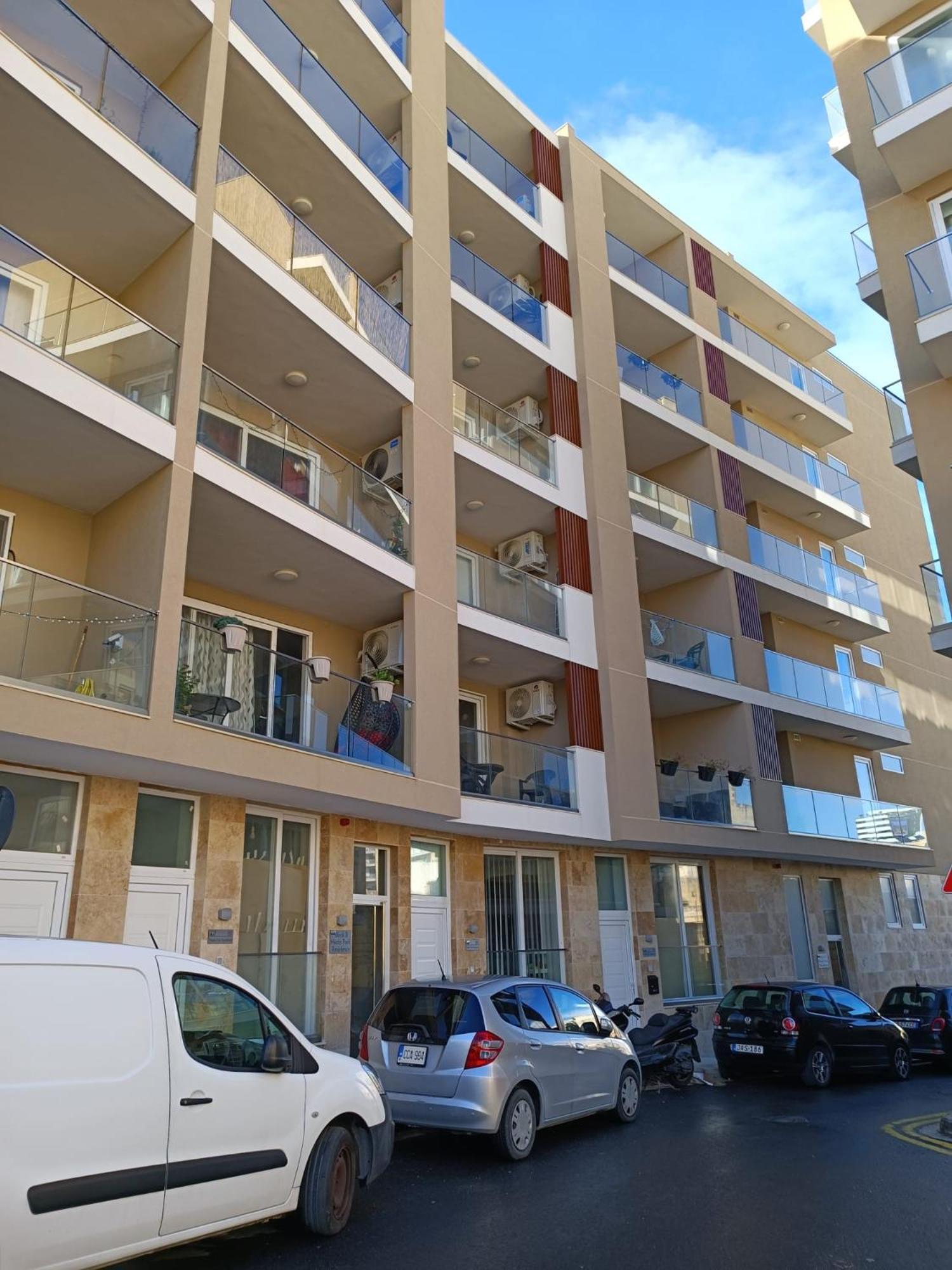 Spacious, Bright & Modern 3 Bedrooms, Balcony Apic1-1 Apartamento *