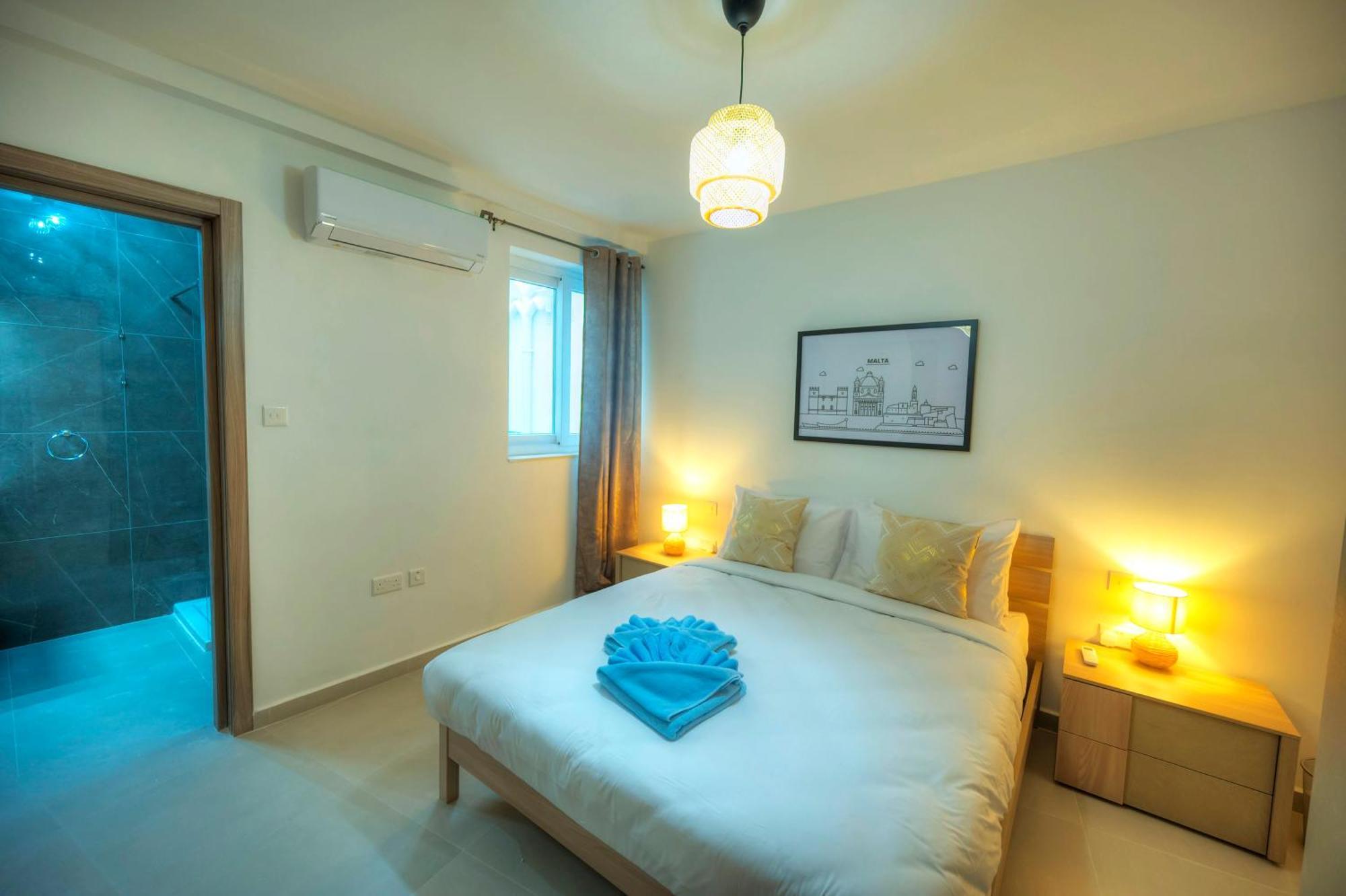 Spacious, Bright & Modern 3 Bedrooms, Balcony Apic1-1 *