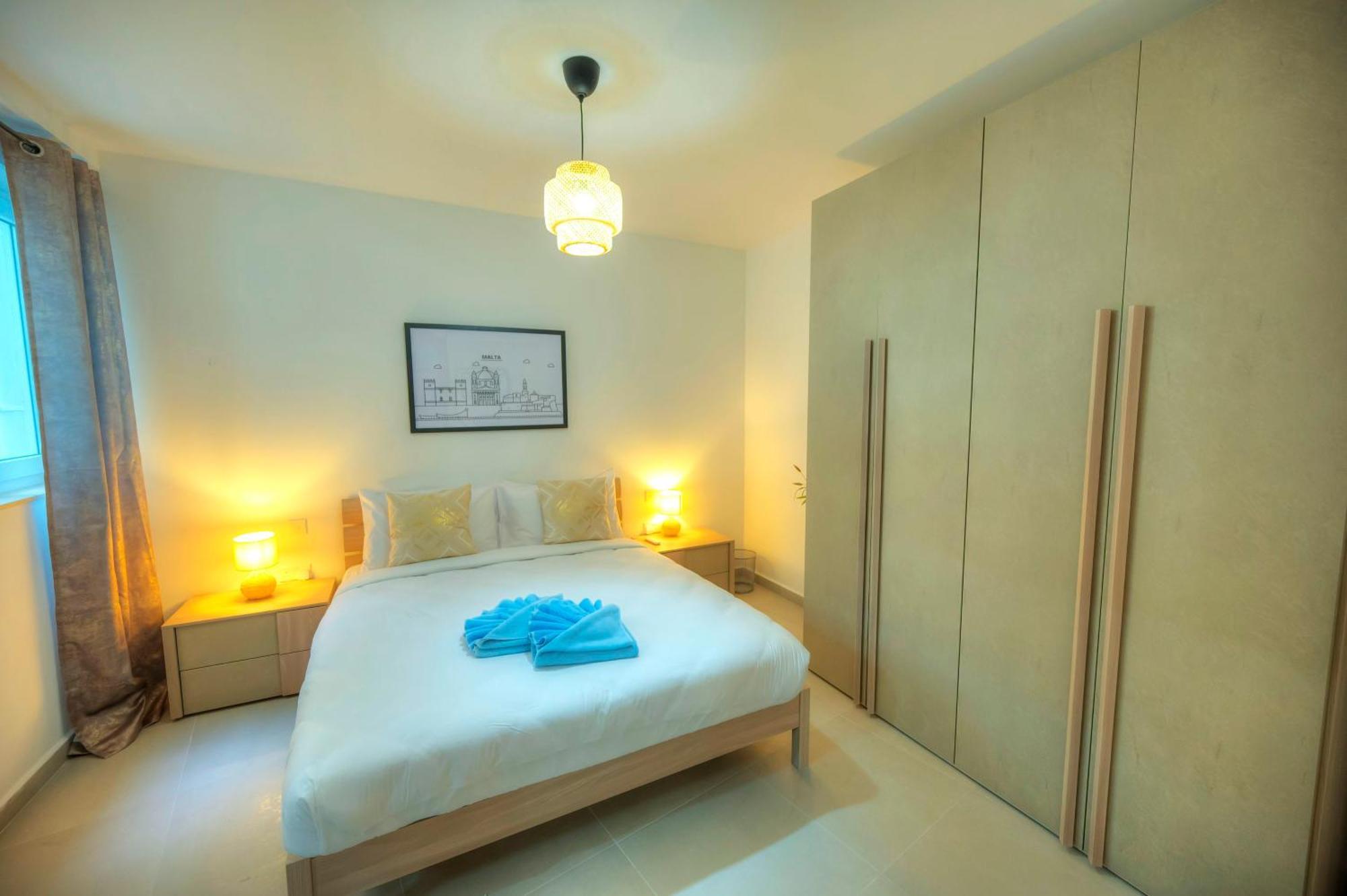 Spacious, Bright & Modern 3 Bedrooms, Balcony Apic1-1 *