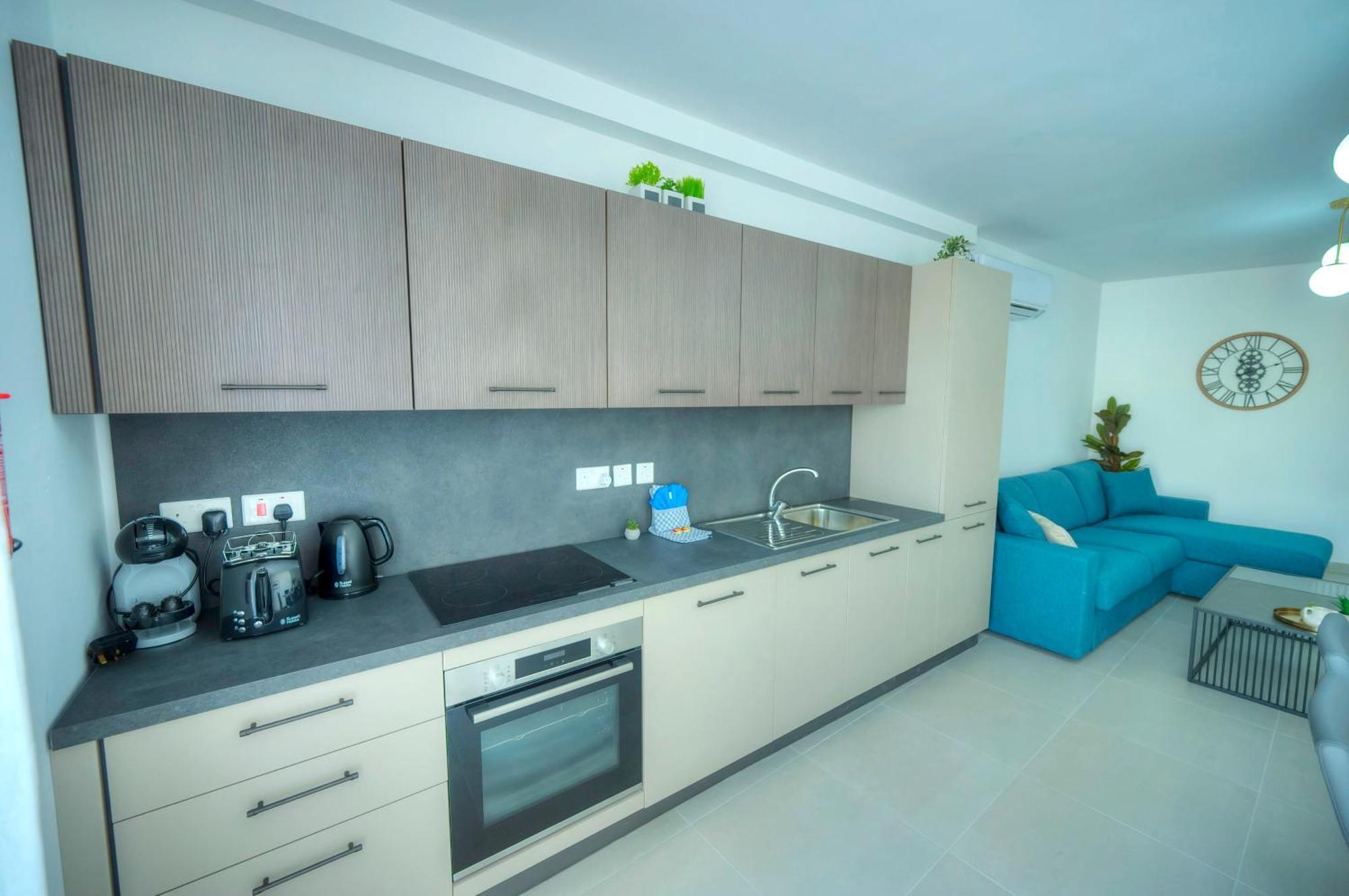 Spacious, Bright & Modern 3 Bedrooms, Balcony Apic1-1 Apartamento *