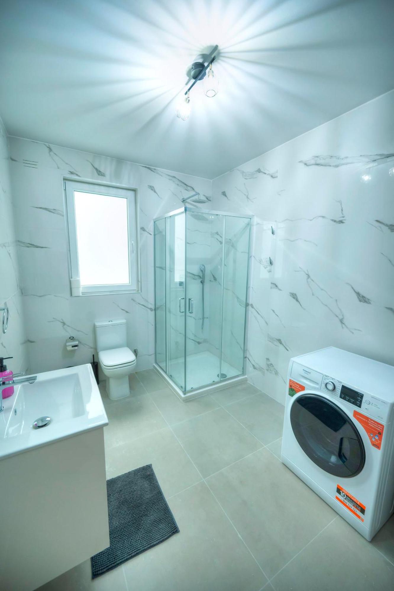 Spacious, Bright & Modern 3 Bedrooms, Balcony Apic1-1 * Msida