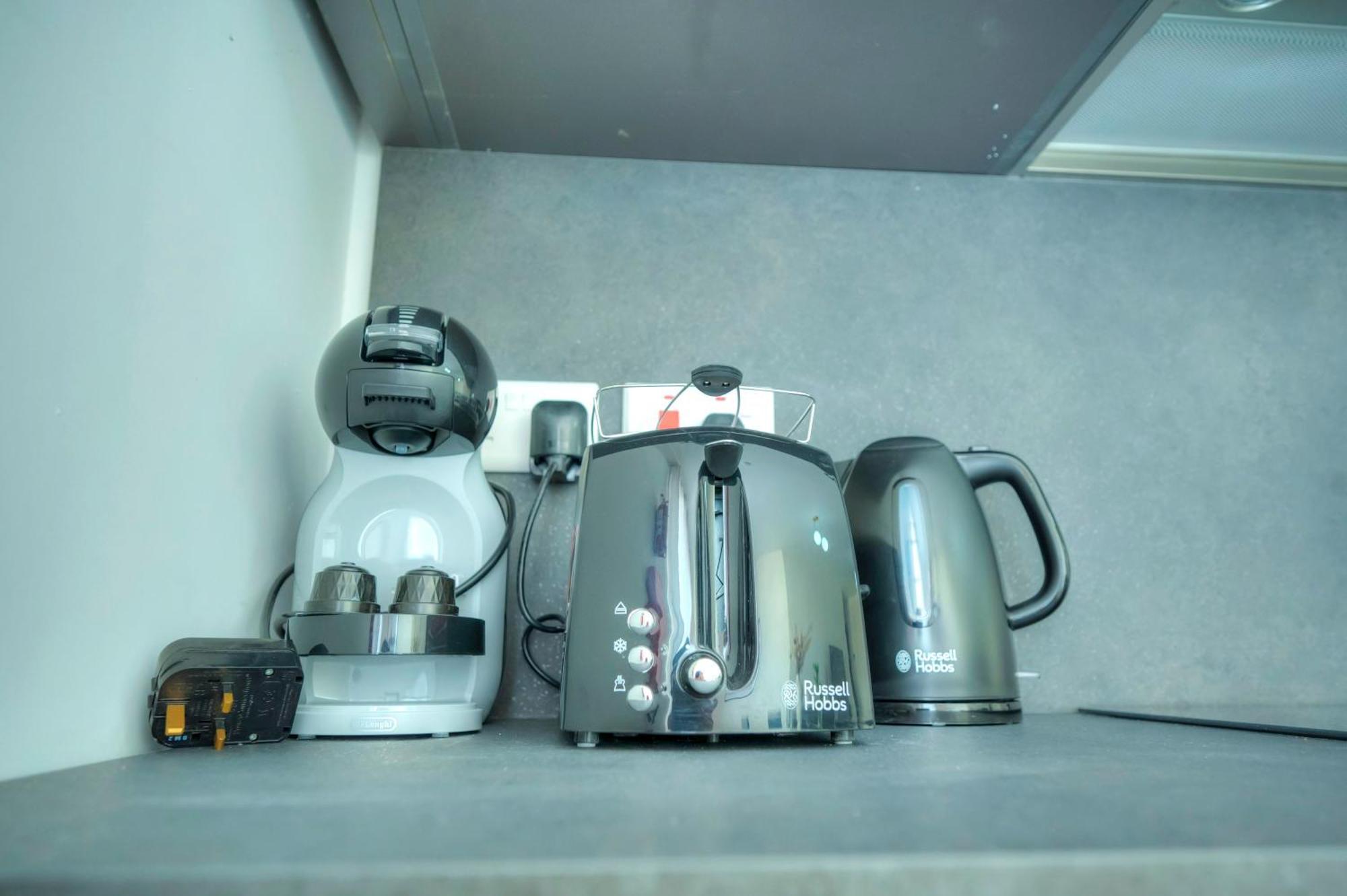 Spacious, Bright & Modern 3 Bedrooms, Balcony Apic1-1 Apartamento *