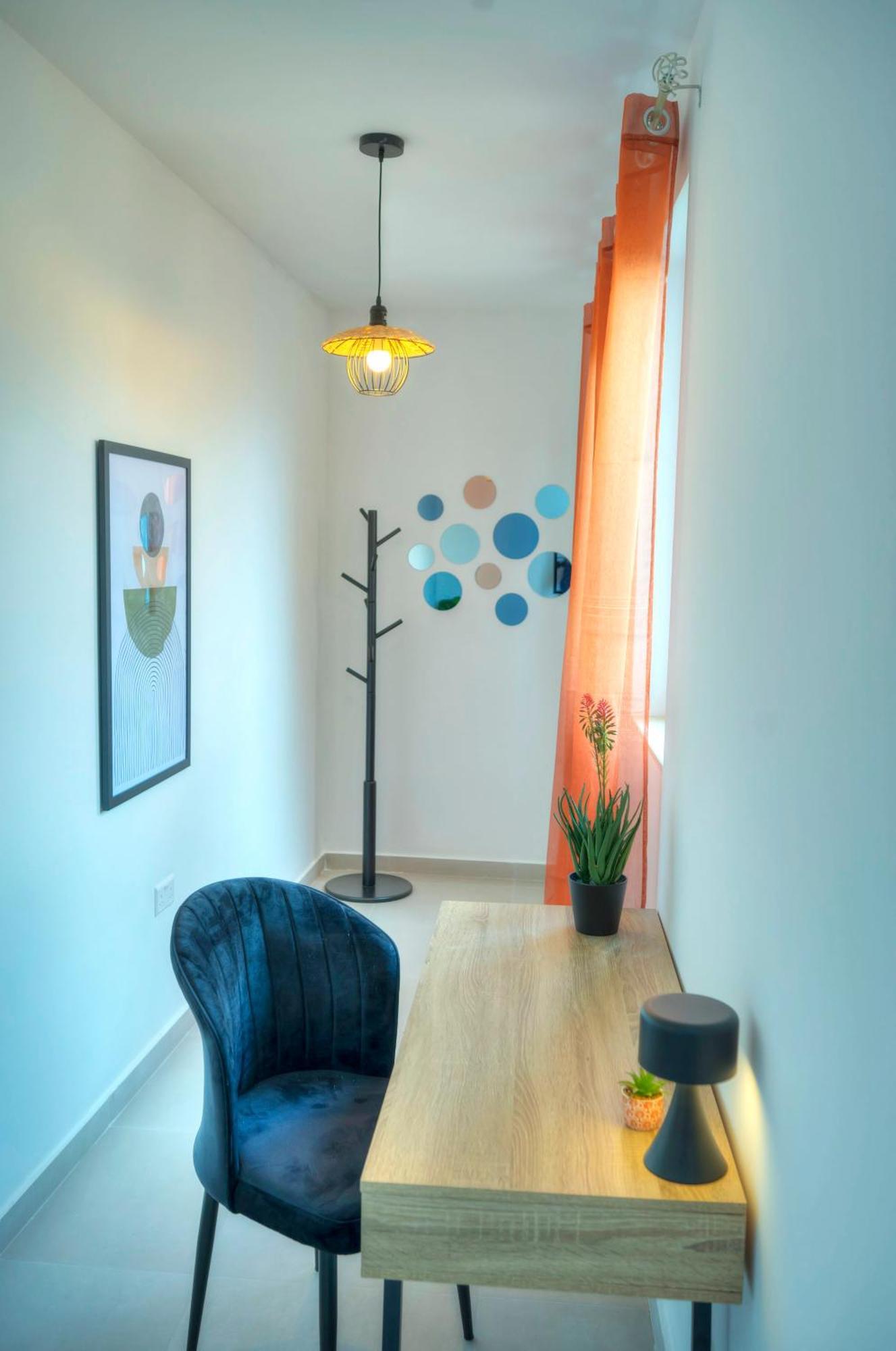 Spacious, Bright & Modern 3 Bedrooms, Balcony Apic1-1 *