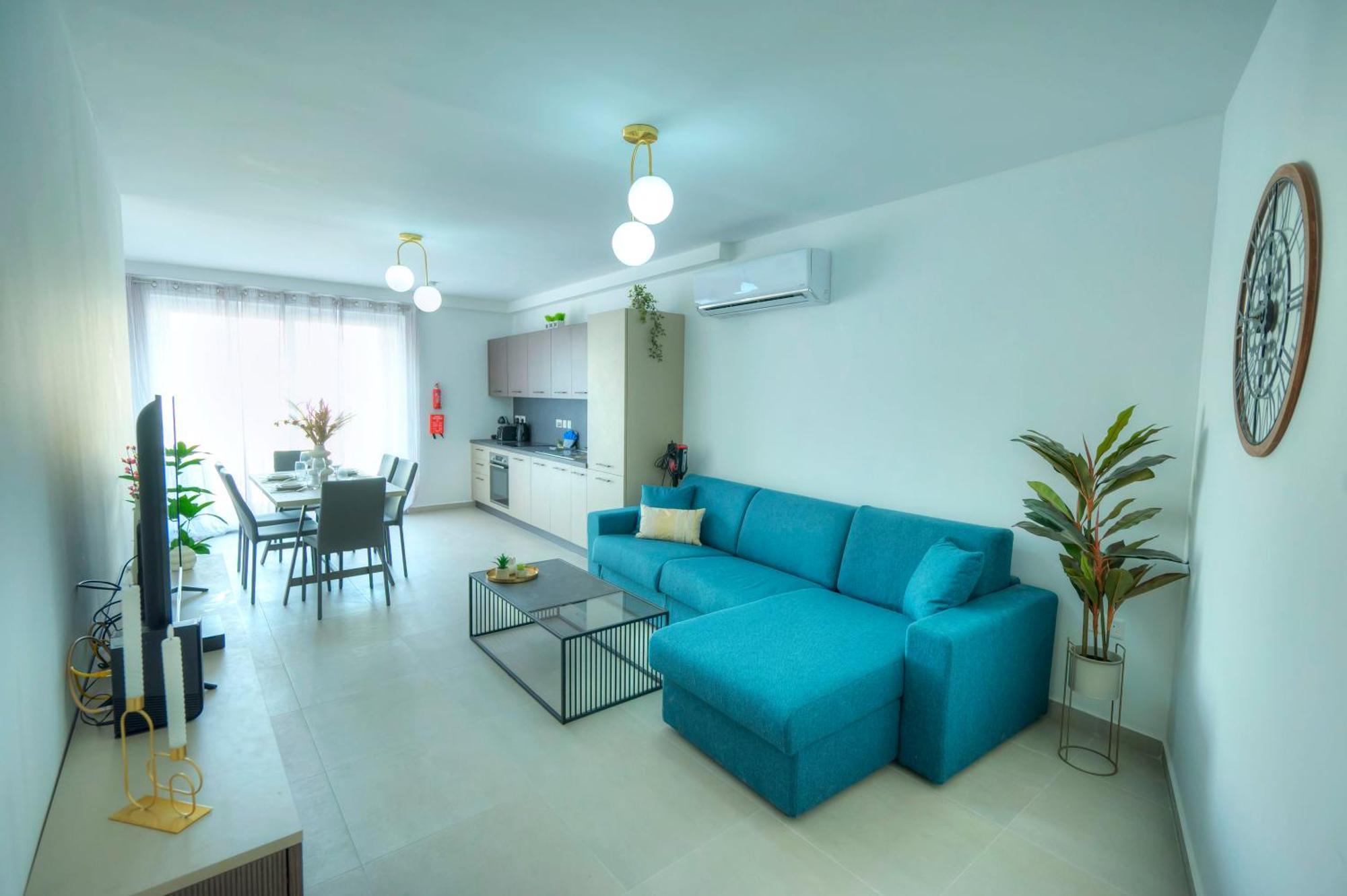 Spacious, Bright & Modern 3 Bedrooms, Balcony Apic1-1